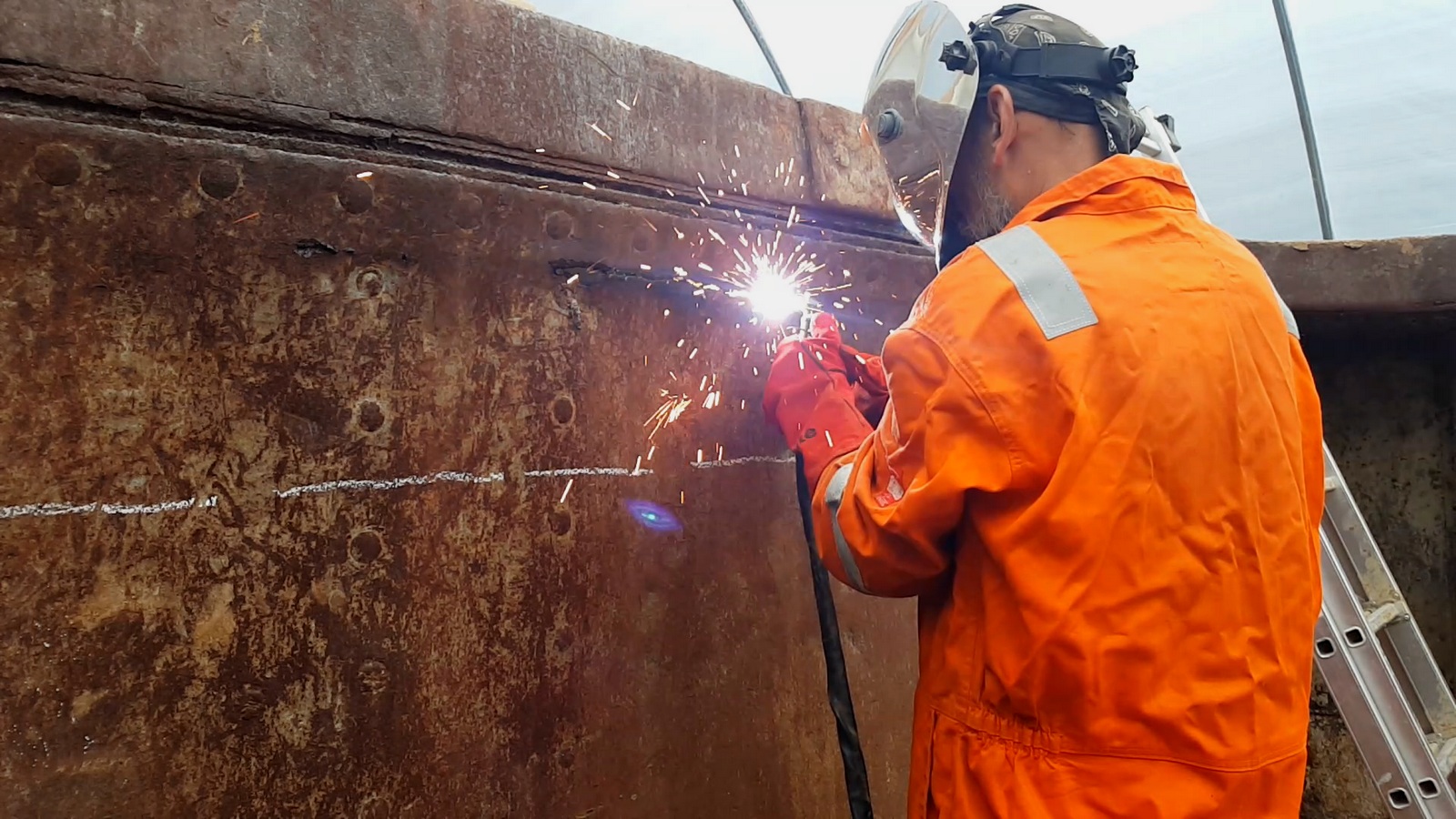 Cutting bulkhead with a plasma cutter